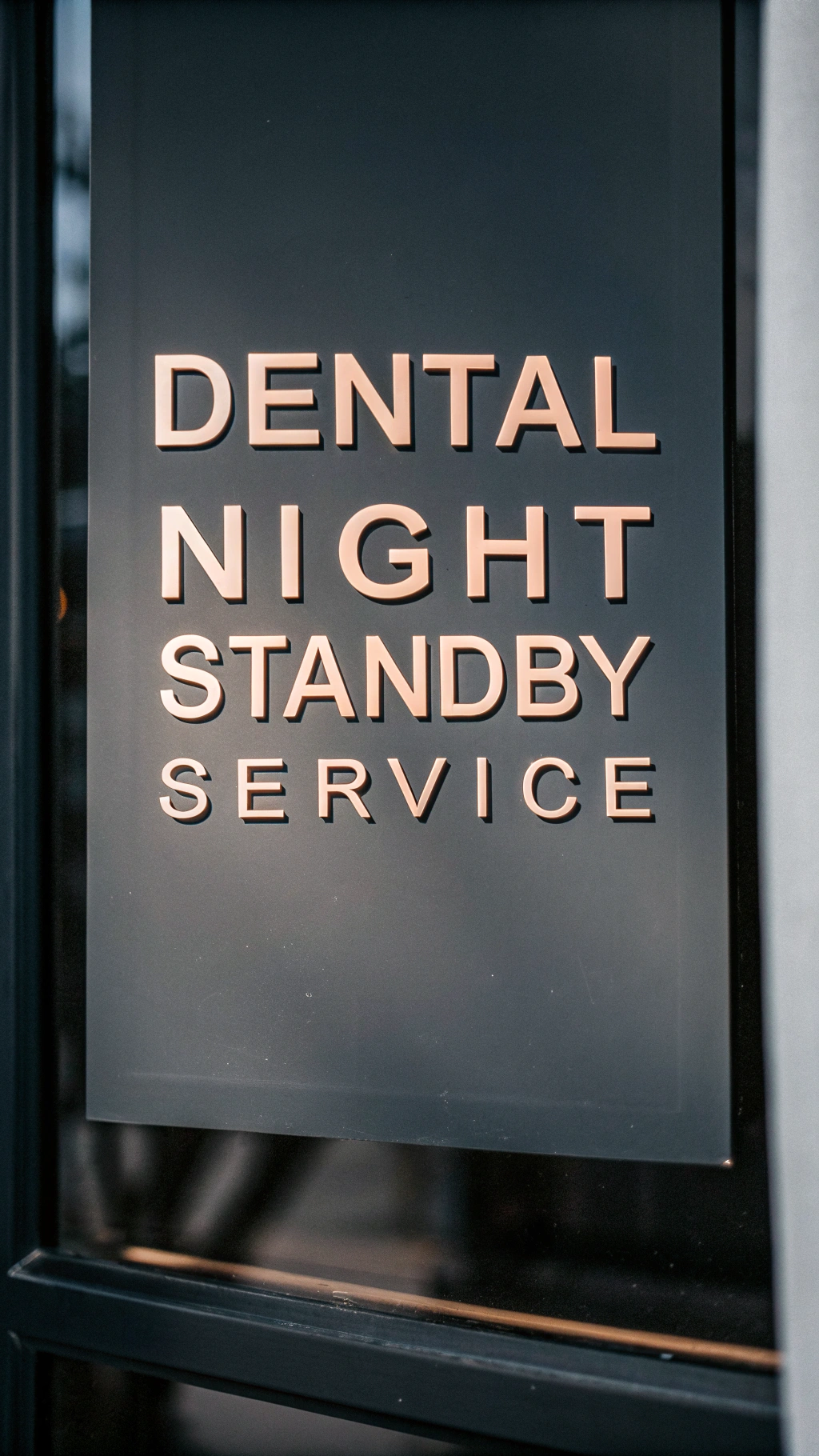 AI generated image by Red Panda AI: Dental night standby service