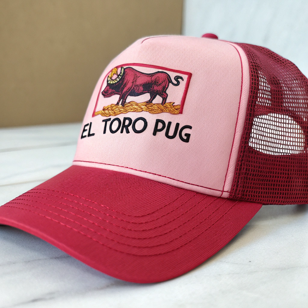 AI generated image by Red Panda AI: quiero. una gorra que este roja con rosa la parte de atras y diga de color tinto diga "el toro pug" y este la imagen de un toro bordado color rosa y roja